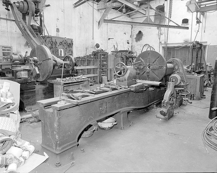 Petit tour pour fabrication des arbres d'hélices.