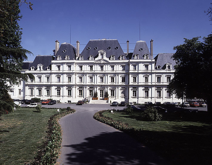 Vue de la façade antérieure.