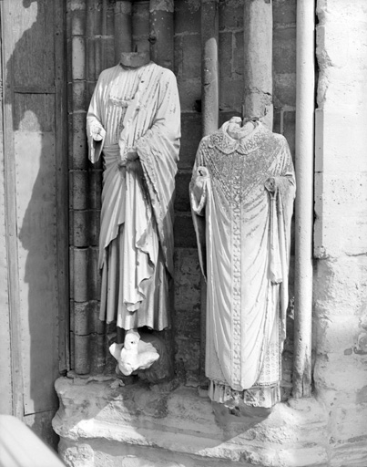 Détail des statues de l'ébrasement de droite.