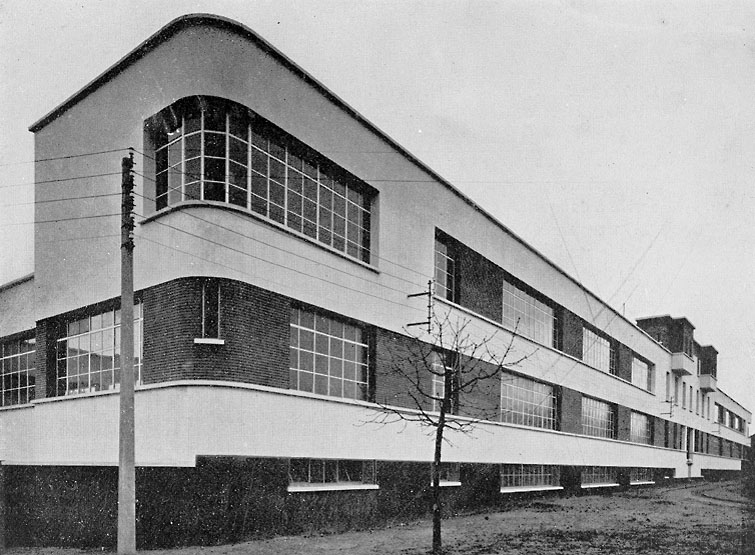 Vue d'ensemble de la façade arrière.