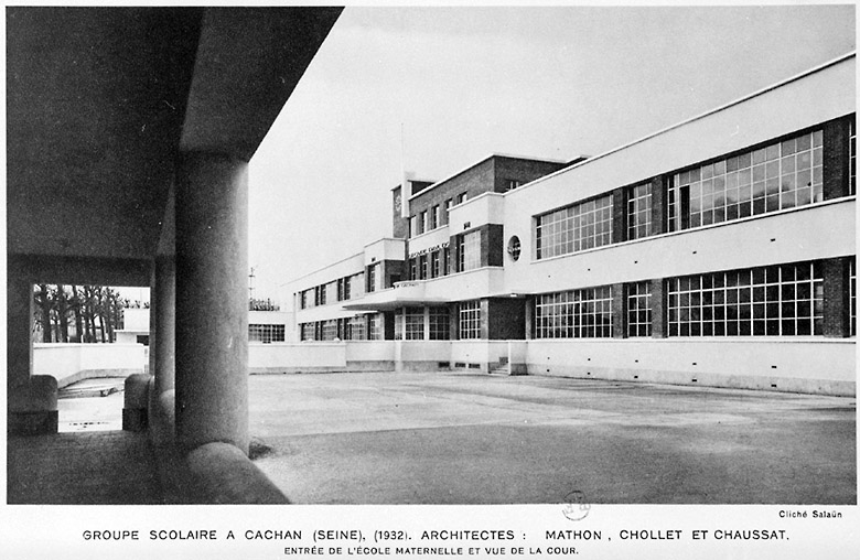 Vue de la cour de l'école primaire.