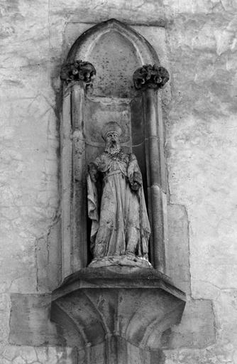 Statue (demi-nature) : Saint Saturnin.