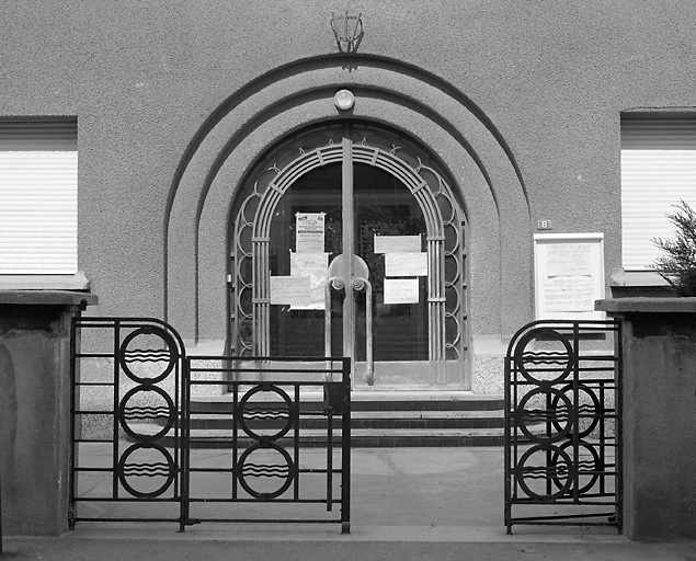 La porte d'entrée de la maternelle.