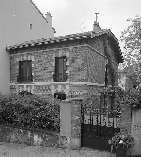 Vue générale depuis la rue.