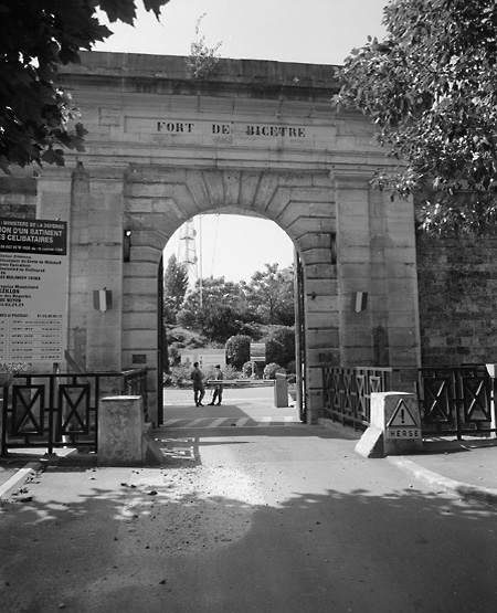 La porte d'entrée du fort : vue de la face externe.