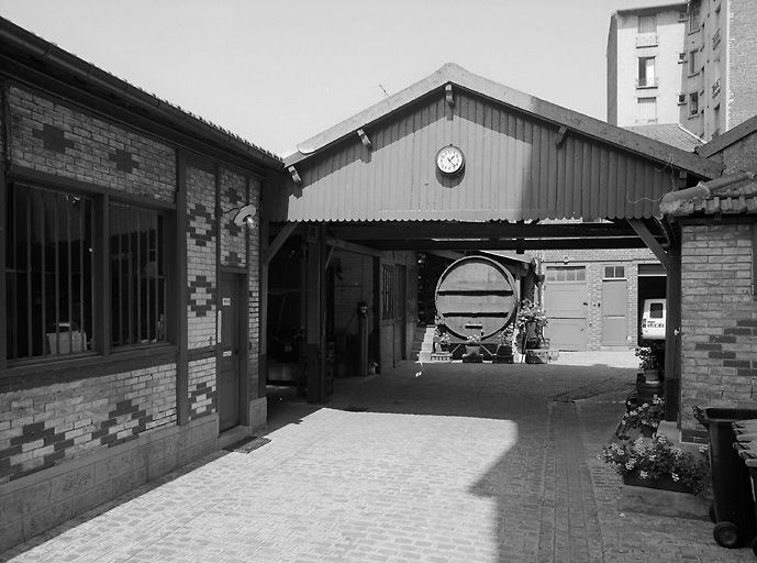 Entrepôt vinicole ; usine d'embouteillage dite usine Fillot