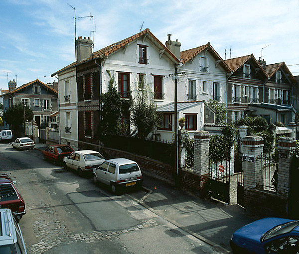 Vue d'ensemble depuis la rue de la Gare.
