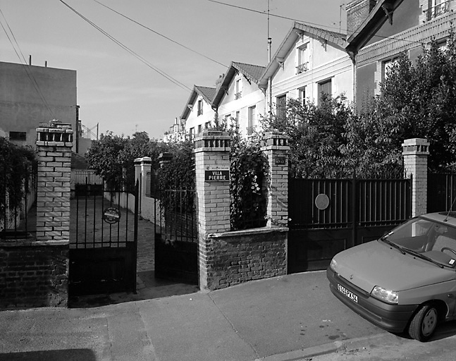 L'entrée du passage dit Villa Pierre, rue de la Gare.