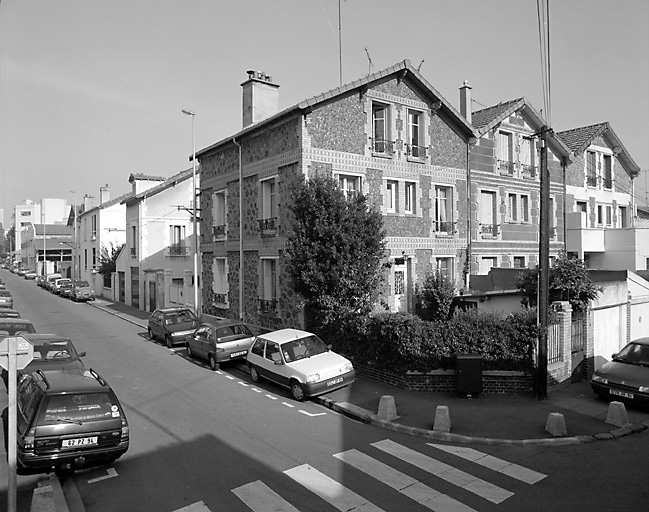 Une file de maisons, rue de la Grange-Ory.