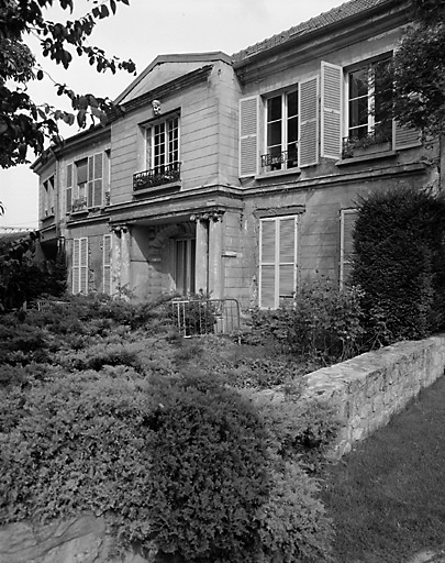 Vue de la face arrière de la demeure dite du maréchal Victor sise 13, rue Gallieni.