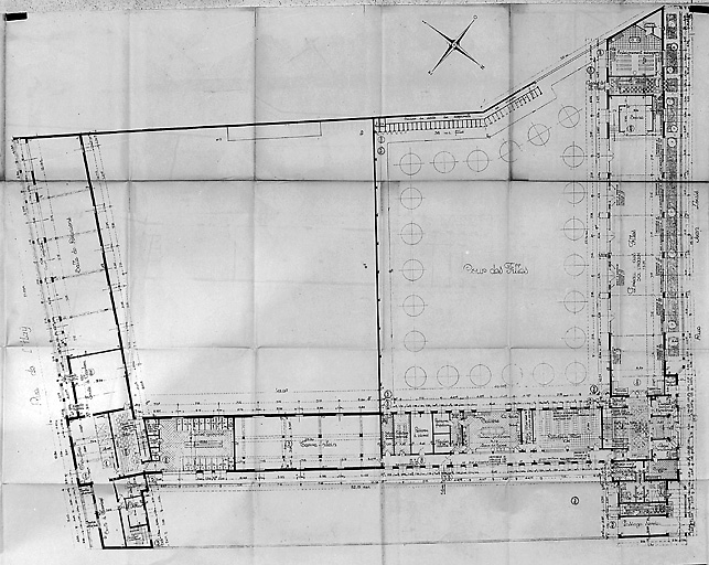 Plan du rez-de-chaussée de l'école des filles et du sous-sol de l'école des garçons, par l'architecte Nanquette