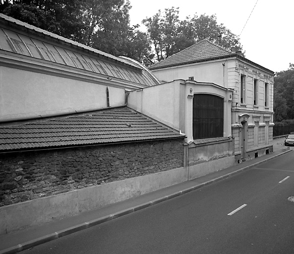 Le 'musée' et le pavillon de la directrice de l'hospice.