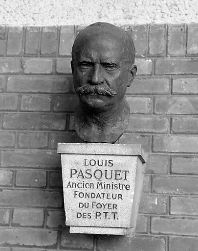 Buste : Louis Pesquet.