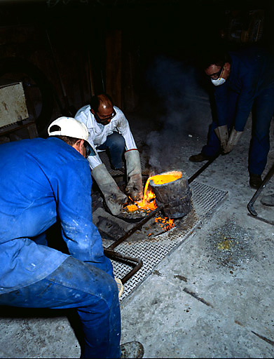 Coulée de bronze.