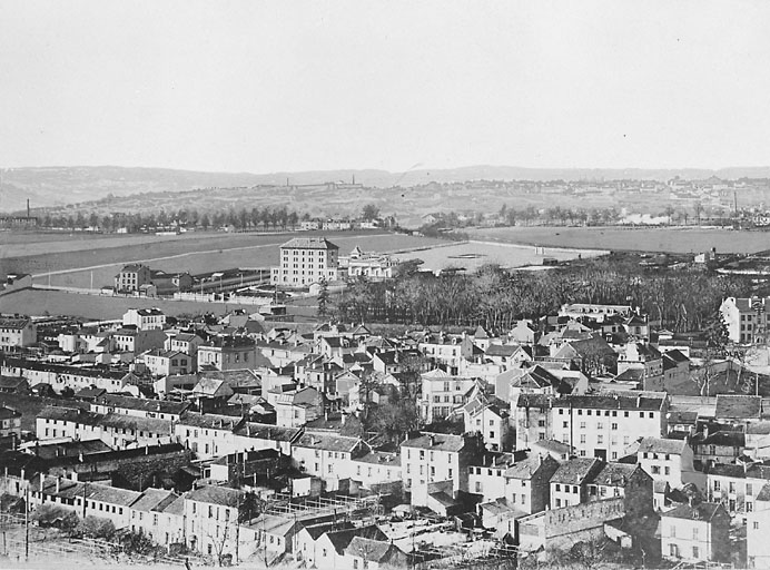 Vue générale de Cachan prise vers 1905 du coteau dominant la vallée de la Bièvre.