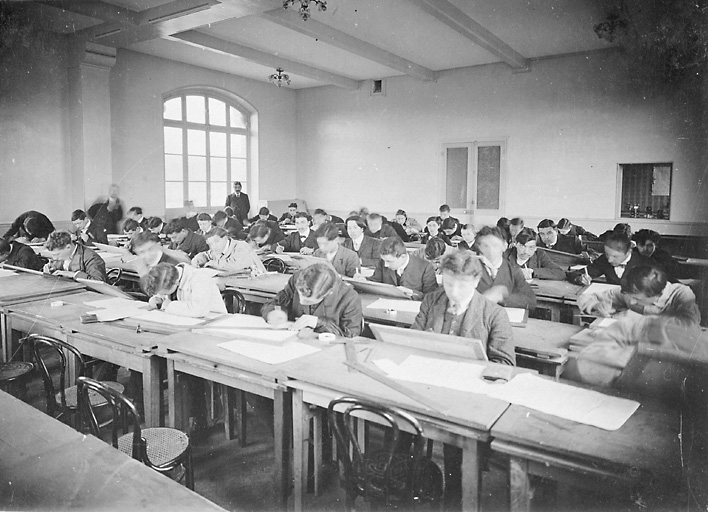 Vue d'une salle de cours.