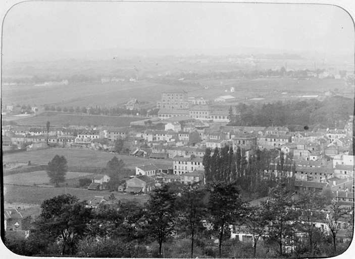 Vue générale de Cachan prise vers 1910 du coteau dominant la vallée de la Bièvre.