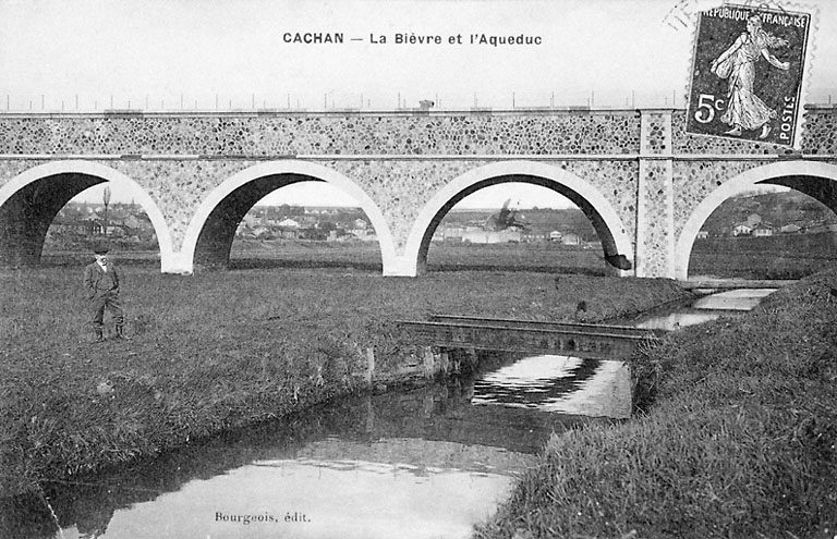 L'ouvrage d'art enjambant la Bièvre.