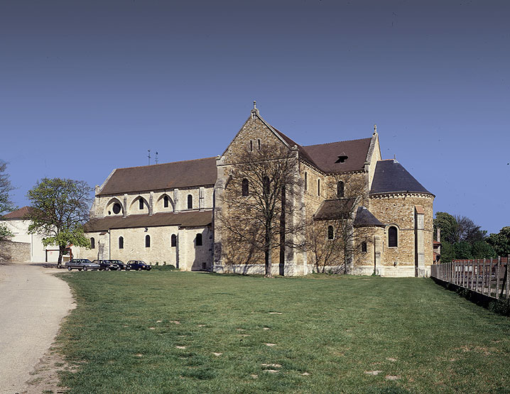 Vue du bas-côté et du transept sud.