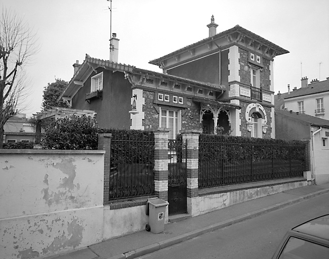 Vue de la maison sise 2 bis, rue Raspail.