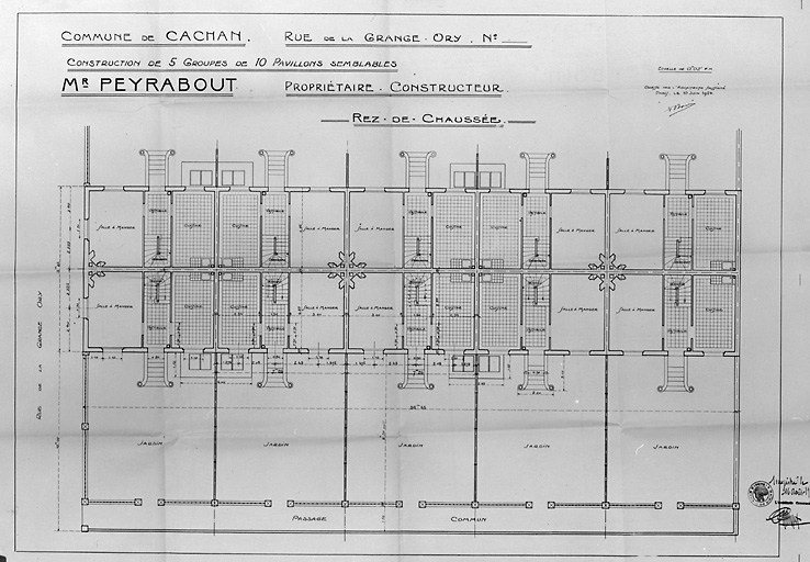 Plan du rez-de-chaussée d'une série de dix maisons.