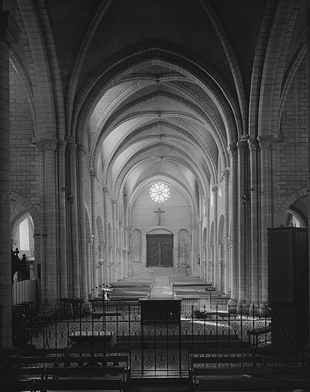 Vue de la nef depuis le choeur.