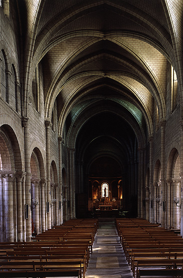 Vue d'ensemble de la nef en direction du choeur.