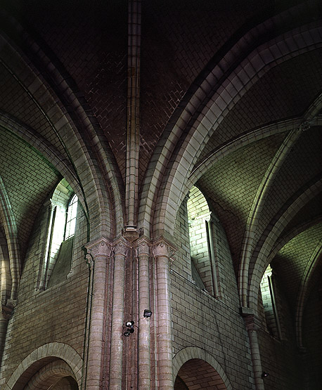 Vue du départ des voûtes de la croisée du transept sud.