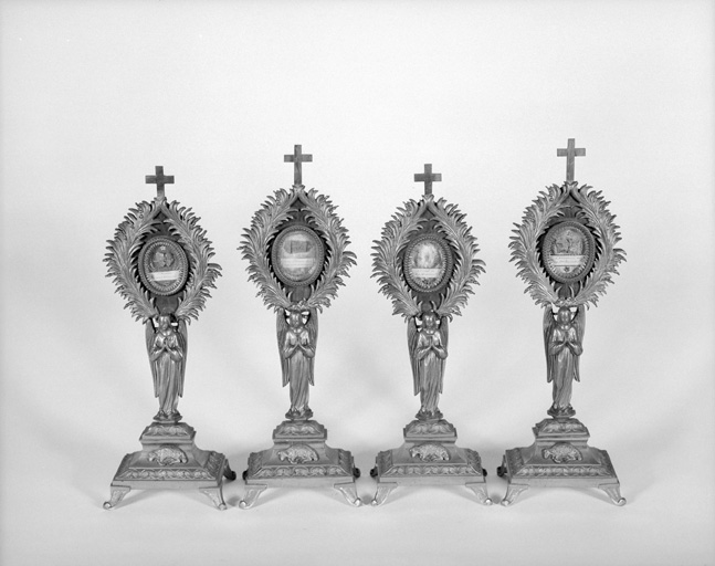 Vue d'ensemble des quatre reliquaires-monstrances de saint Privat, saint Firmin, saint Marcien et saint Maxime.