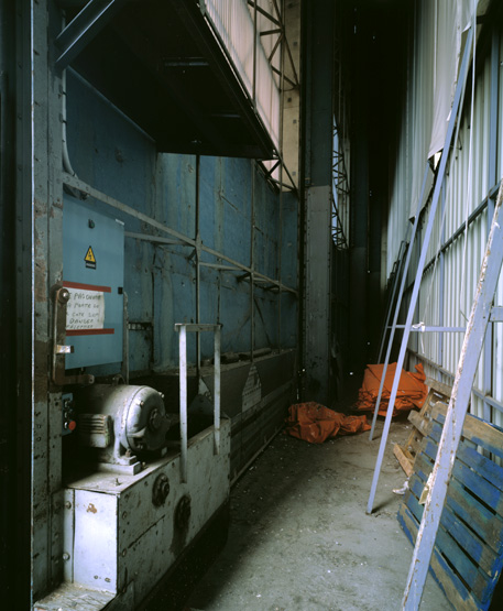 Détail intérieur des portes coulissantes du hangar H1.