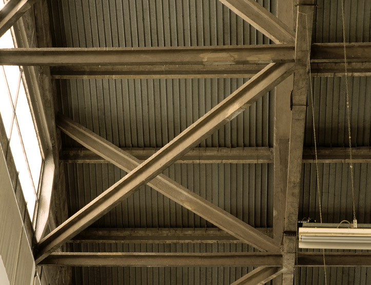 Détail de la charpente en béton du hangar H1.