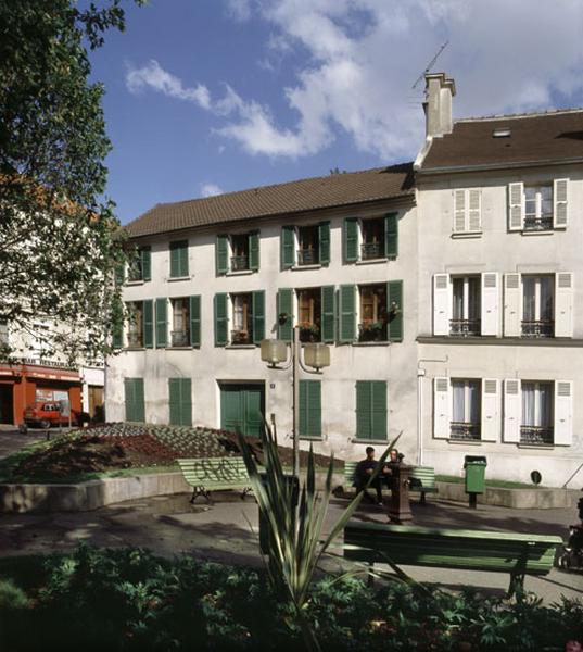 Vue d'ensemble d'une ancienne maison d'horticulteur au 4, rue de Romainville