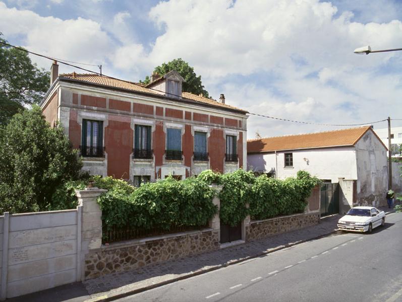 Vue d'ensemble d'une maison d'horticulteur.