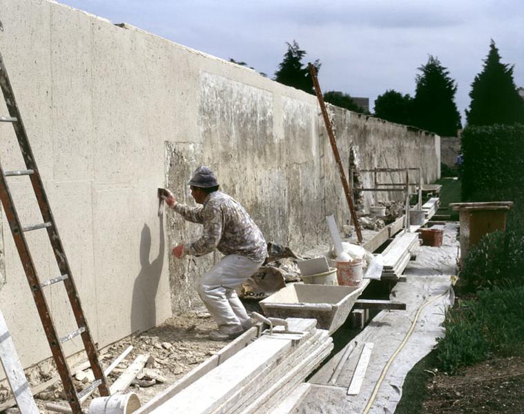 La restauration de murs au lycée horticole.