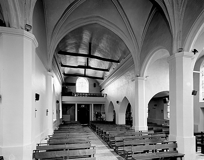 Vue de la nef depuis le choeur.