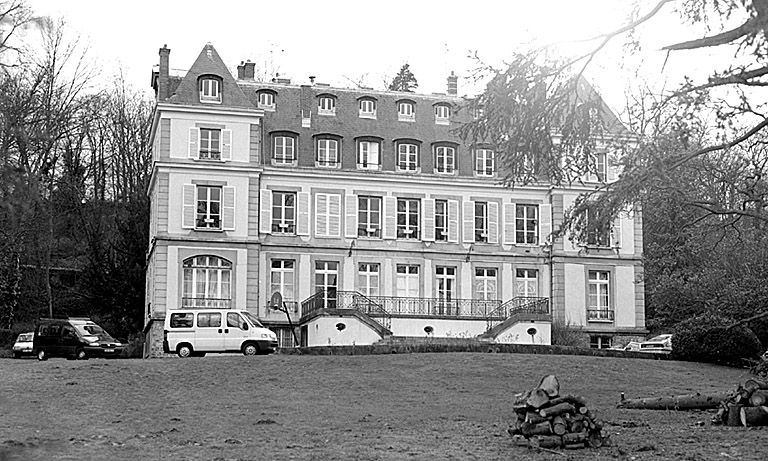 Vue de la façade sur jardin.