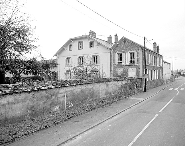 Vue de la façade arrière de la maison du fermier.