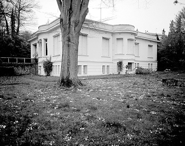 Vue de la façade sur jardin.