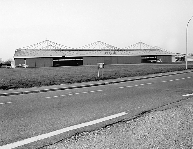 La façade nord s'ouvrant entièrement.