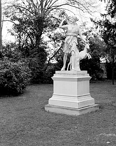 Statue de jardin : Diane de Versailles