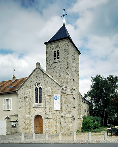 Vue d'ensemble de la façade occidentale.