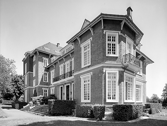 La façade d'entrée.