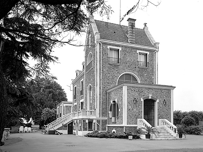 La façade d'accès.
