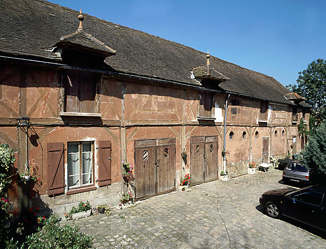 Les ancienne écuries.
