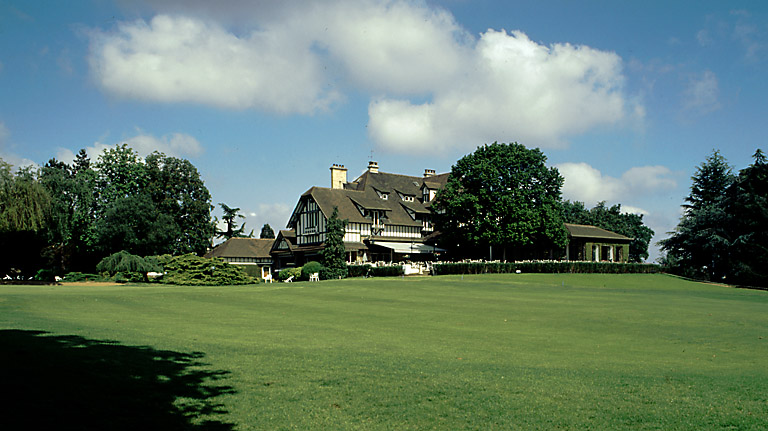 Vue d'ensemble du club house.
