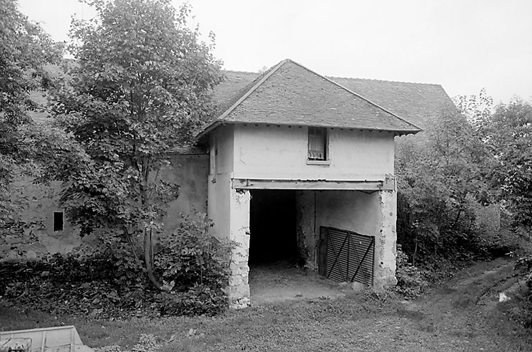 Les anciennes écuries.