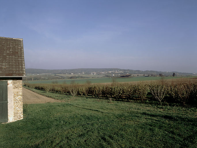 Vue des vergers et des champs vers Bures.