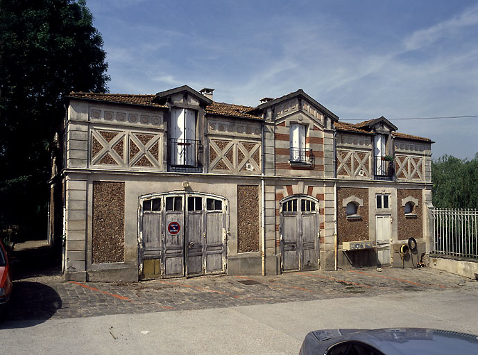 Vue des communs.