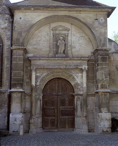 Vue d'ensemble du portail latéral nord.