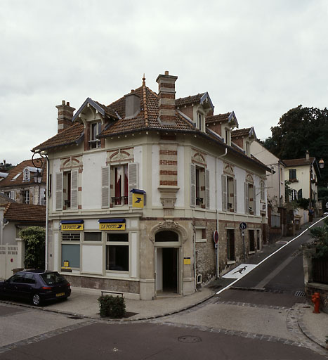 Immeuble, actuellement poste